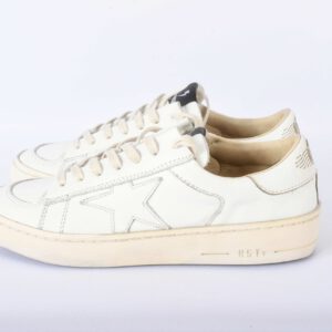 Witte sneakers met sterontwerp