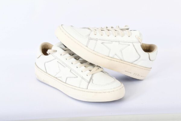 Witte leren sneakers met ster design