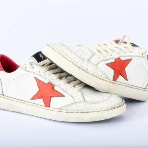 Witte sneakers met rode ster