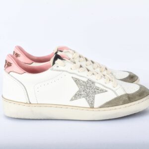 Witte sneakers met glitterster en roze details