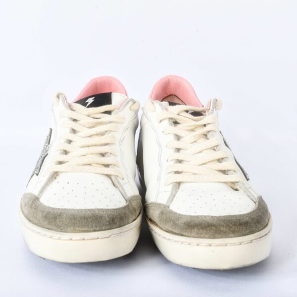 Witte leren sneakers met roze details