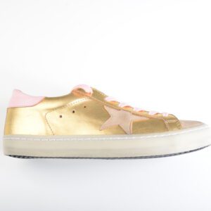 Gouden sneaker met roze ster en veters