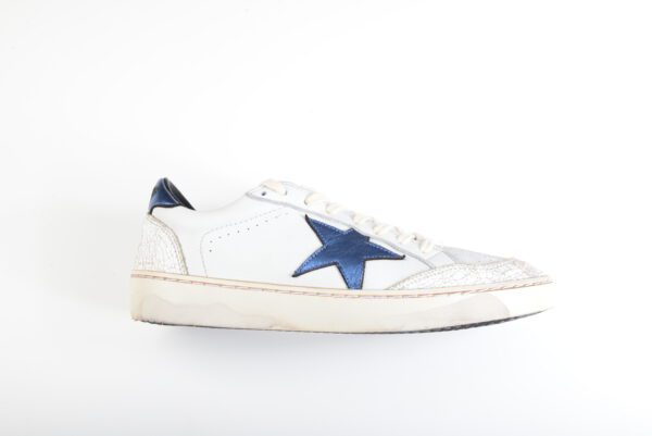 Witte sneaker met blauwe ster en veters