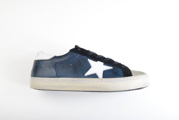 Blauwe sneaker met witte ster